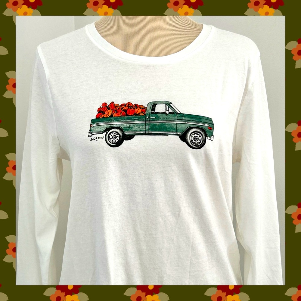 🌸NWT J.Crew Collectible Autumn Long Sleeve Tee. Green Pick Up w/Pumpkins. Large